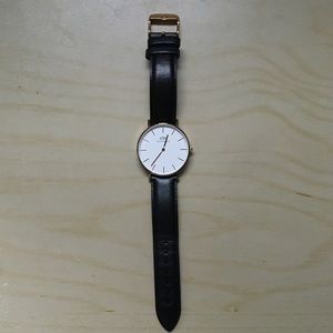 DANIEL WELLINGTON WATCH